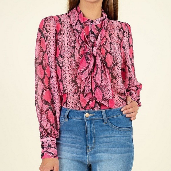 iris Tops - 🌸NWT!Snake Skin Tie Neck Top